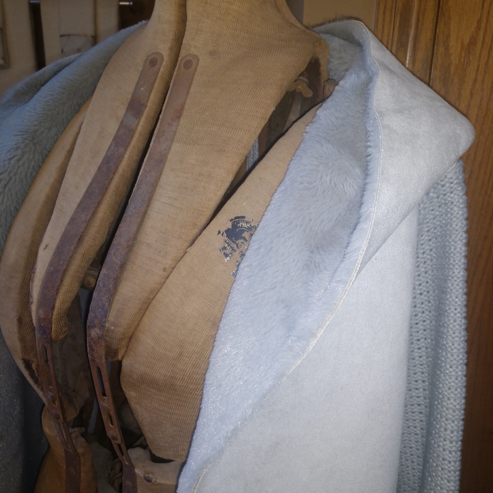Coat - Picture 4 of 10